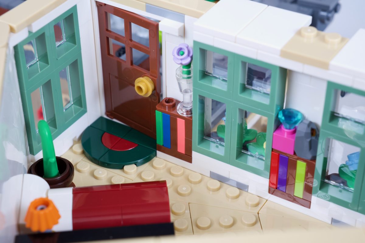 LEGO Icons 11371 Shopping Street review 32 1200x800