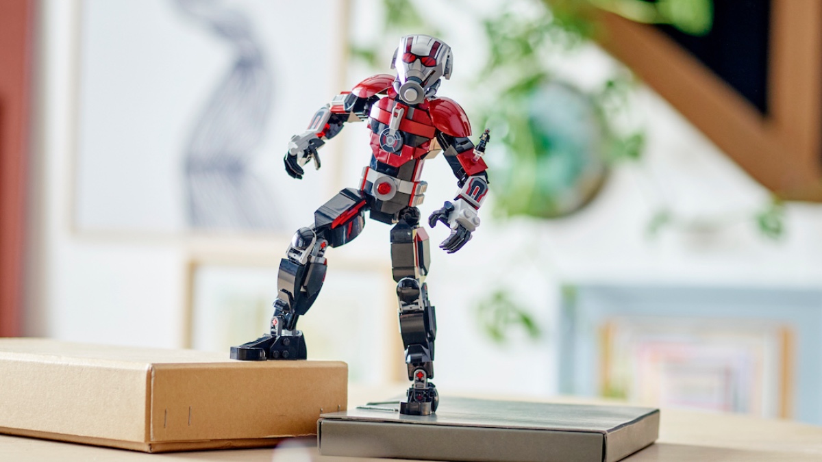 Go quantum with the new LEGO Marvel 76256 Ant-Man Construction Figure 