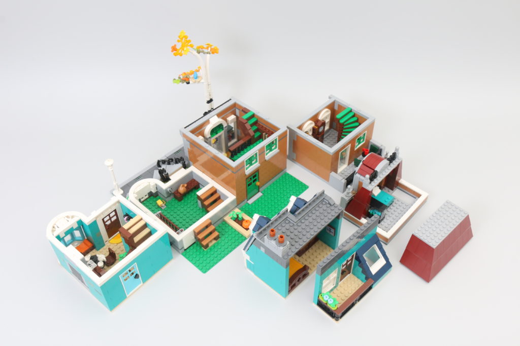 LEGO Creator Expert 10270 Bookshop review 13