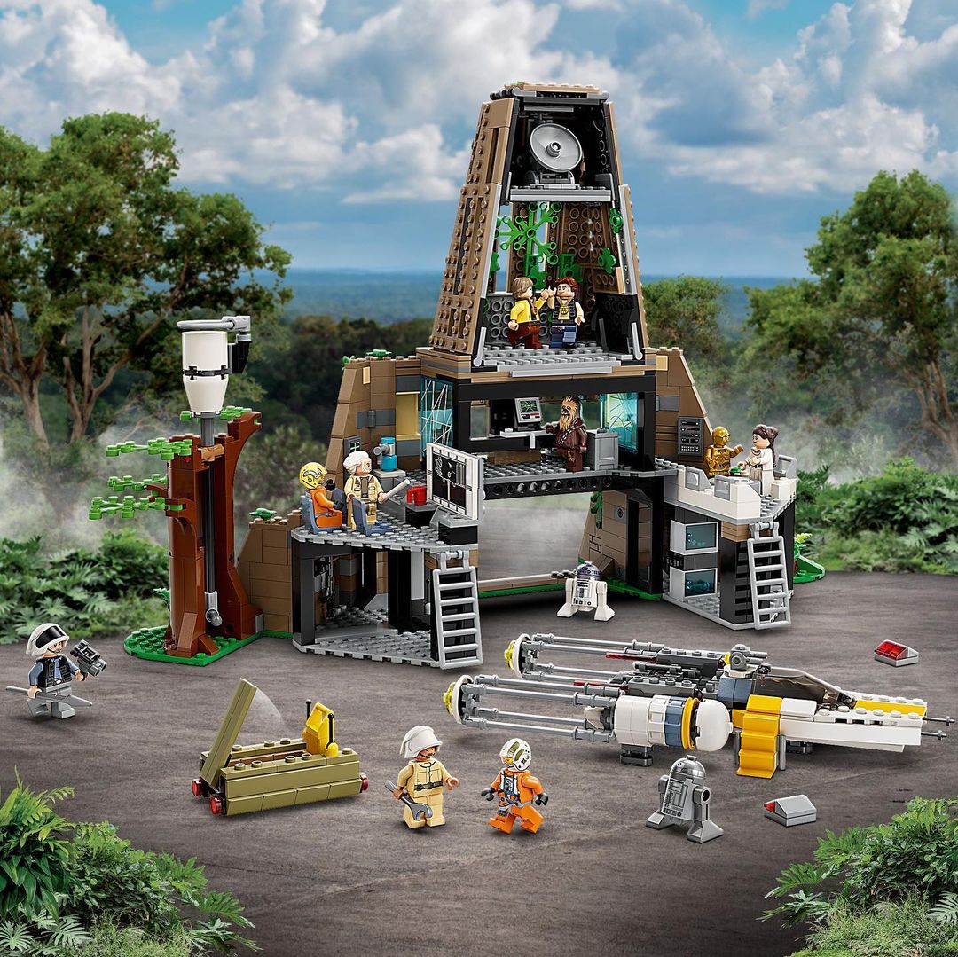 LEGO Star Wars 75365 Yavin IV Rebel Base 6