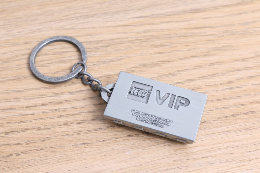 LEGO Star Wars Han Solo in Carbonite metal keychain gift with purchase VIP reward review 13