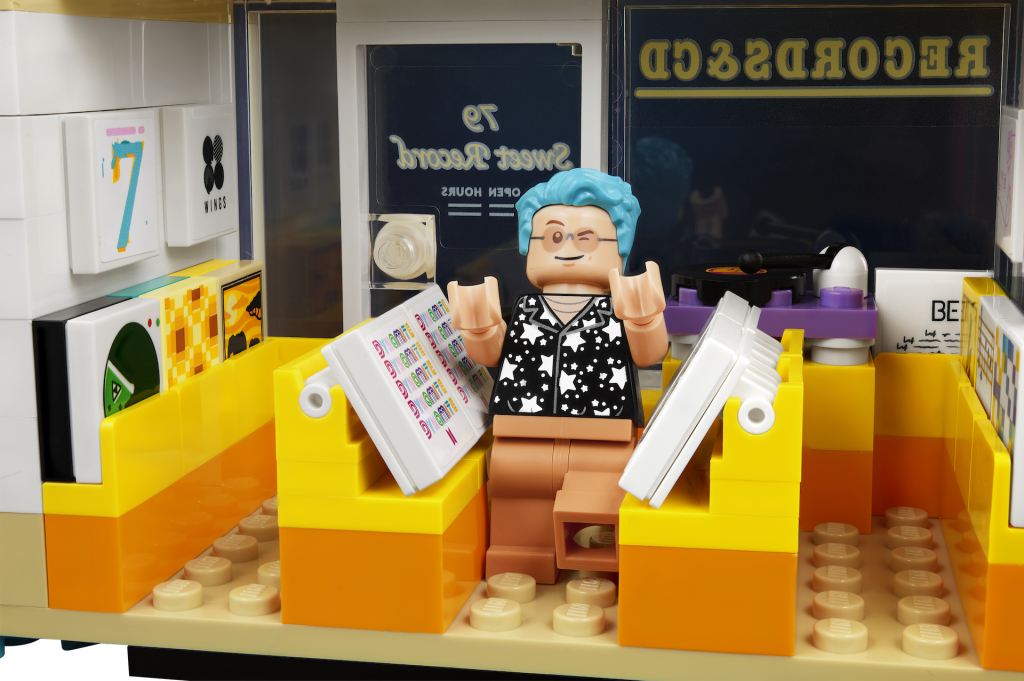 LEGO Ideas 21339 BTS Dynamite 6 1024x681
