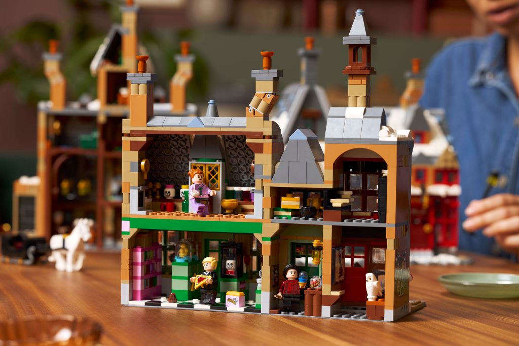 lego harry potter 76457 hogsmeade collectors edition 4 1024x683