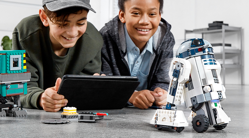 Inside LEGO Star Wars BOOST 75253 Droid Commander