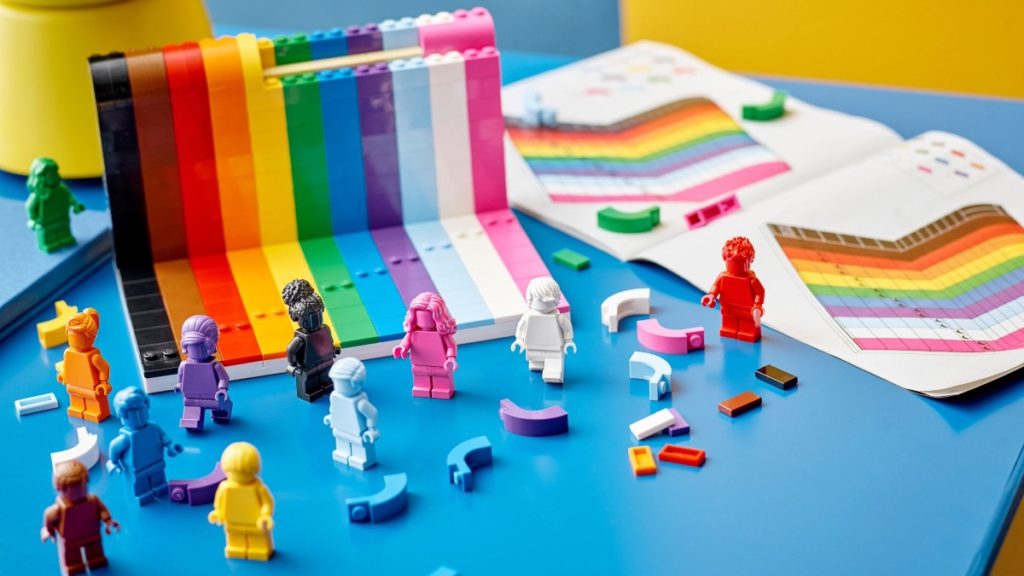 LEGO 40516 Everyone is Awesome featured 1024x576