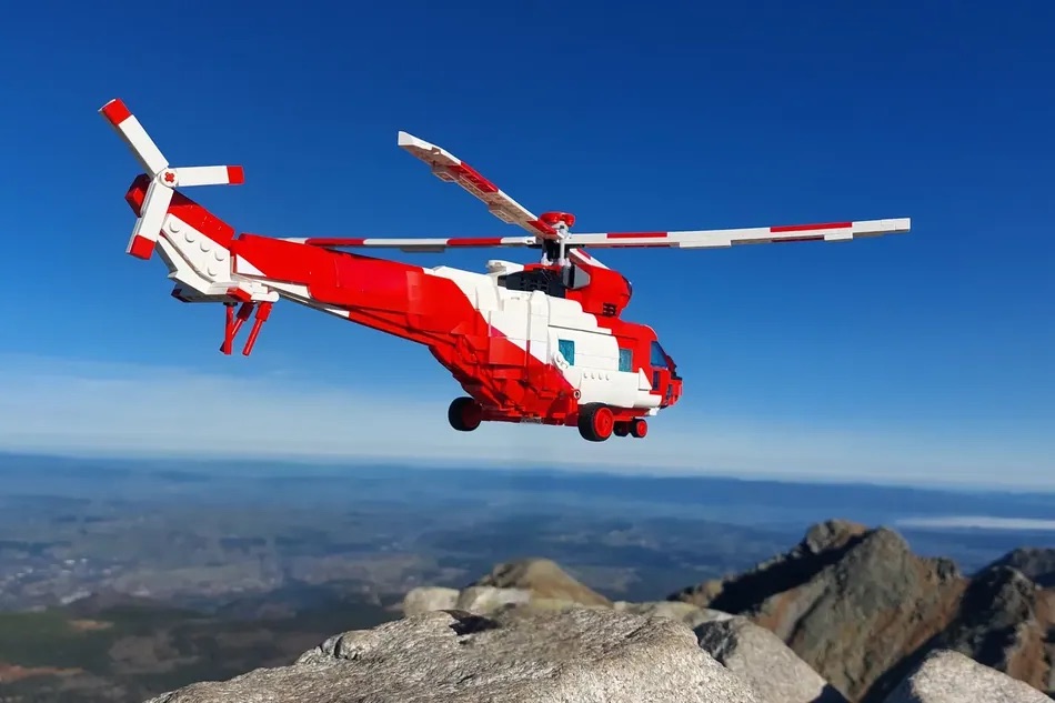 LEGO Ideas Polish Falcon Resque Service 3