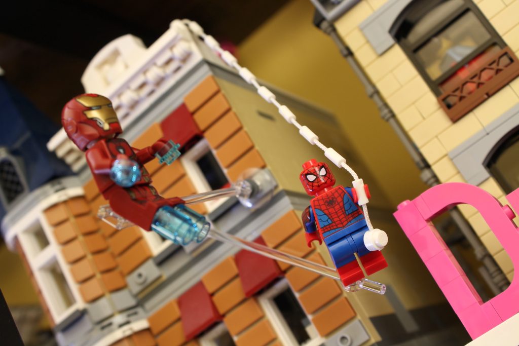 LEGO Spider Man minifigure webbing 1 1024x683