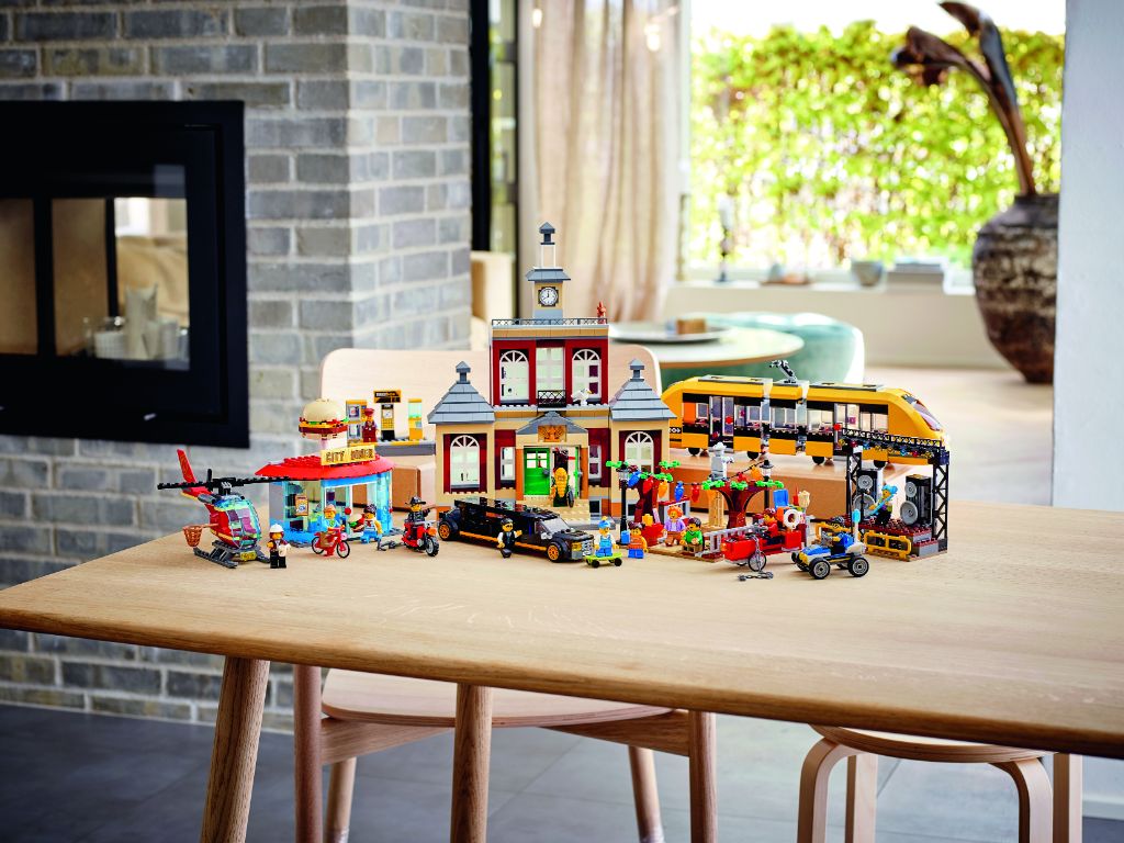LEGO City 60271 Main Square 6