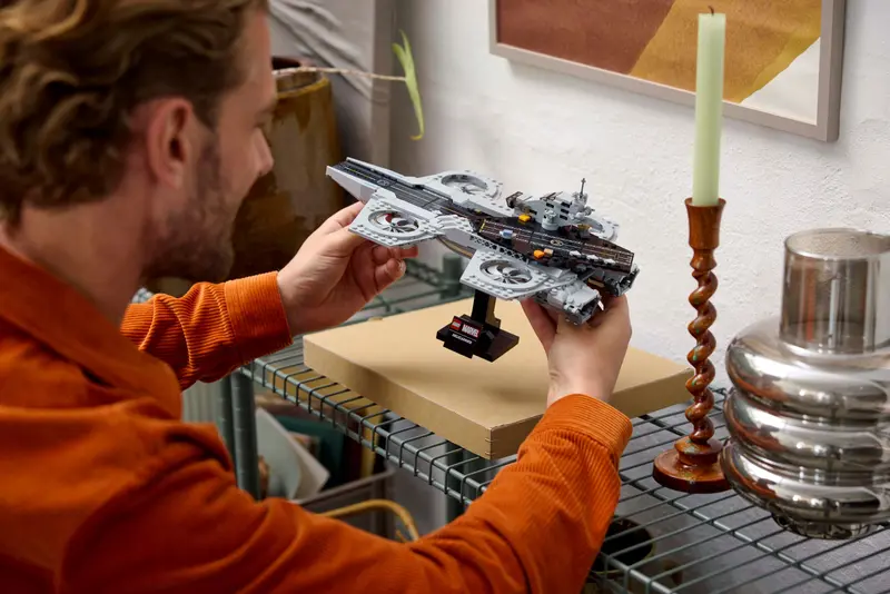 LEGO Marvel 76295 The Avengers Helicarrier Lifestyle 2