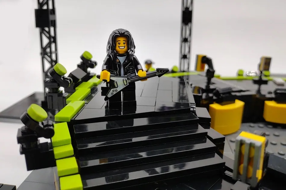LEGO Ideas Metallica M72 World Tour 8
