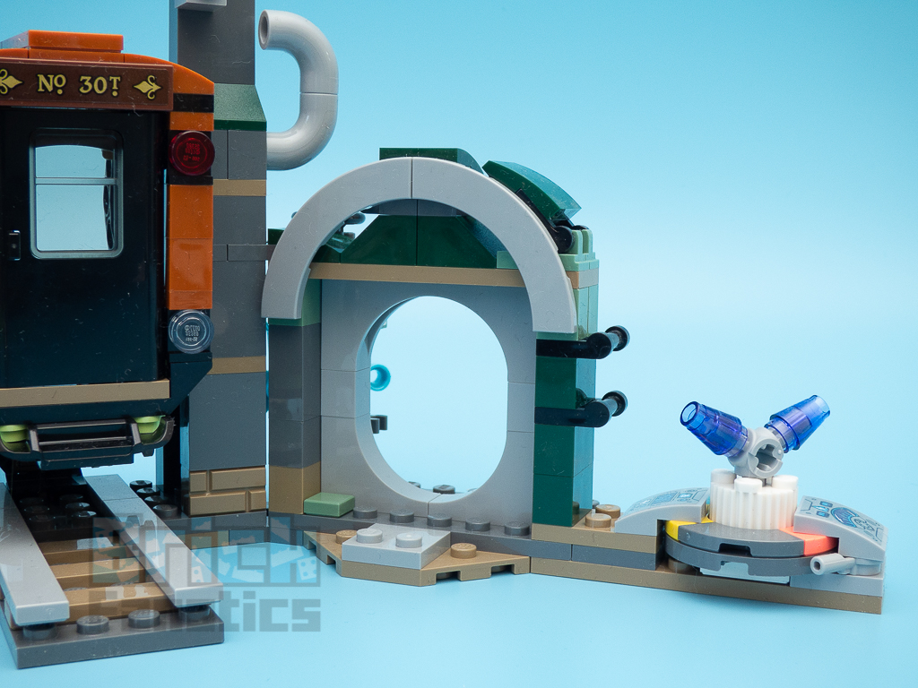 LEGO Hidden Side 70430 Newbury Subway 8