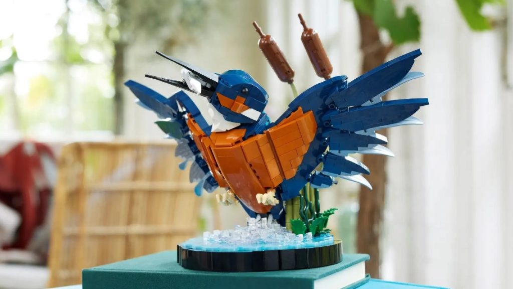 LEGO Icons 10331 Kingfisher Bird featured 1024x576