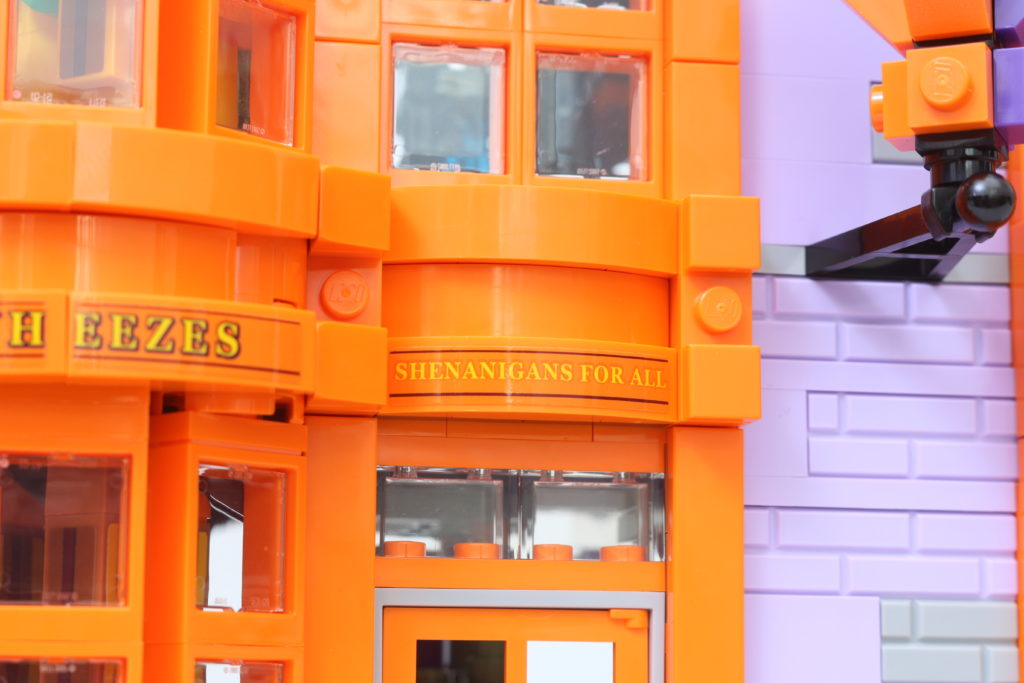 LEGO Harry Potter 75978 Diagon Alley review 37