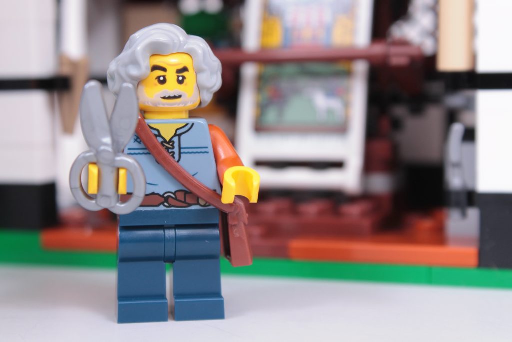 LEGO Icons 10332 Medieval Town Square review 43 1024x683