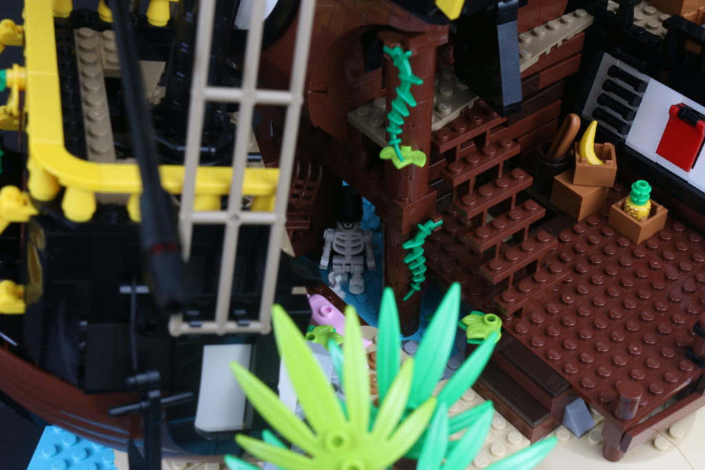 LEGO Ideas 21322 Pirates of Barracuda Bay review 18