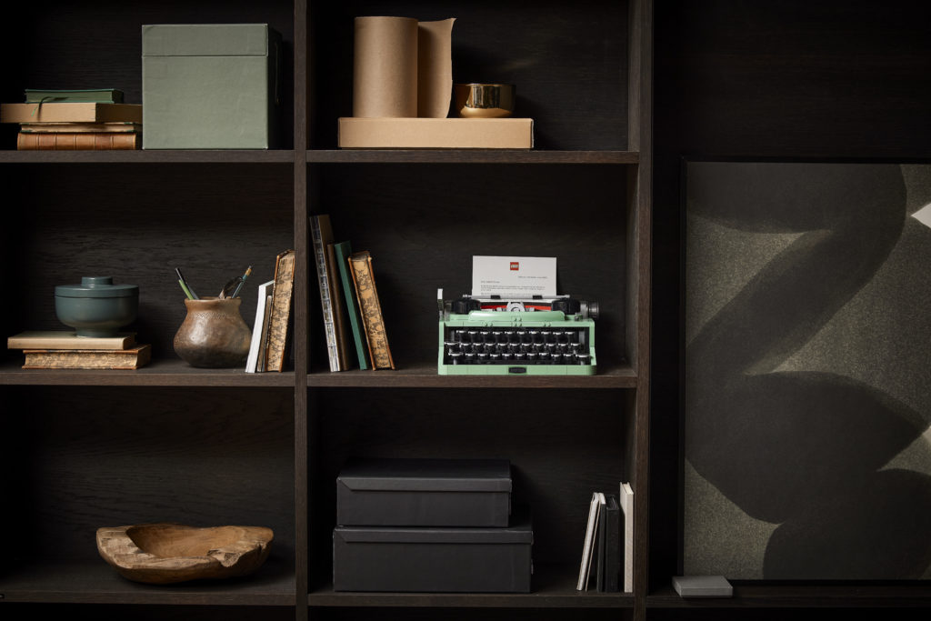 LEGO Ideas 21327 Typewriter lifestyle 10