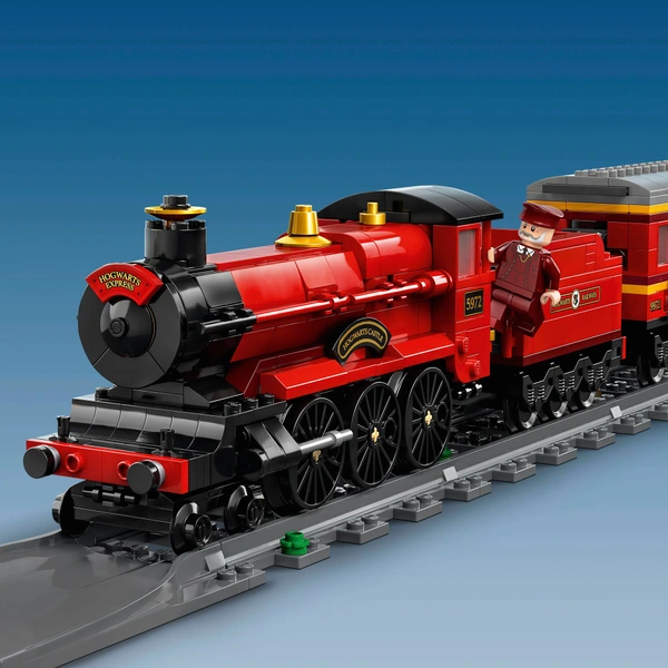LEGO Harry Potter 76423 Hogwarts Express and Hogsmeade Station Train