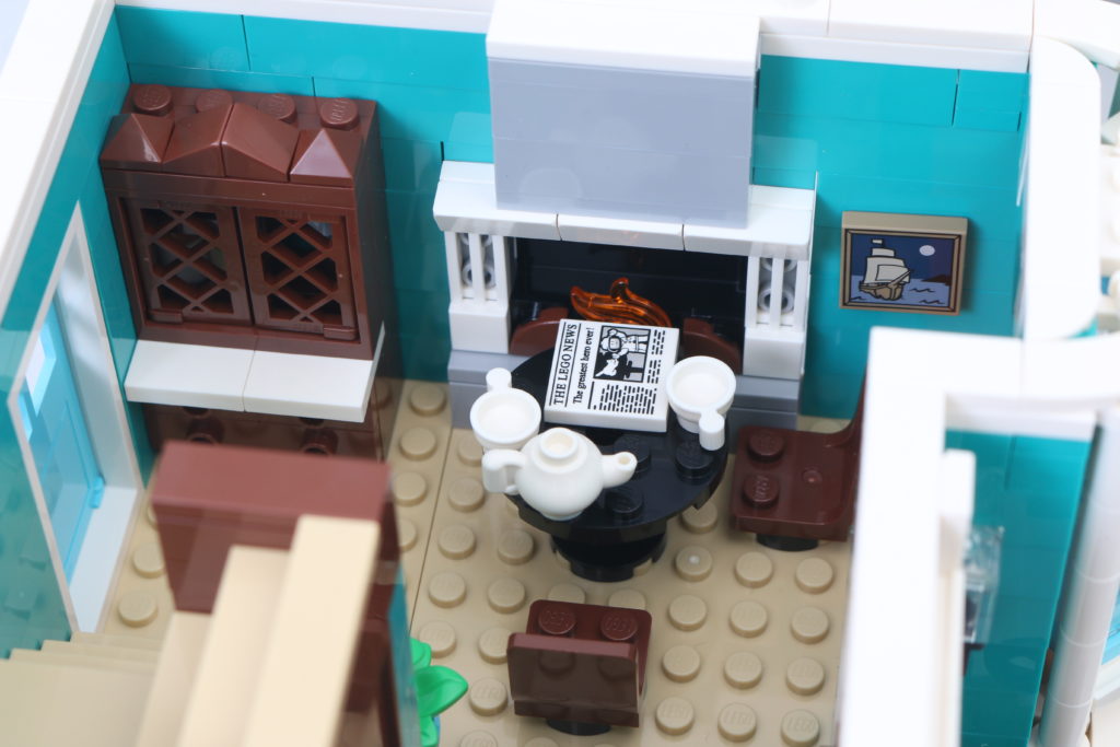 LEGO Creator Expert 10270 Bookshop review 17
