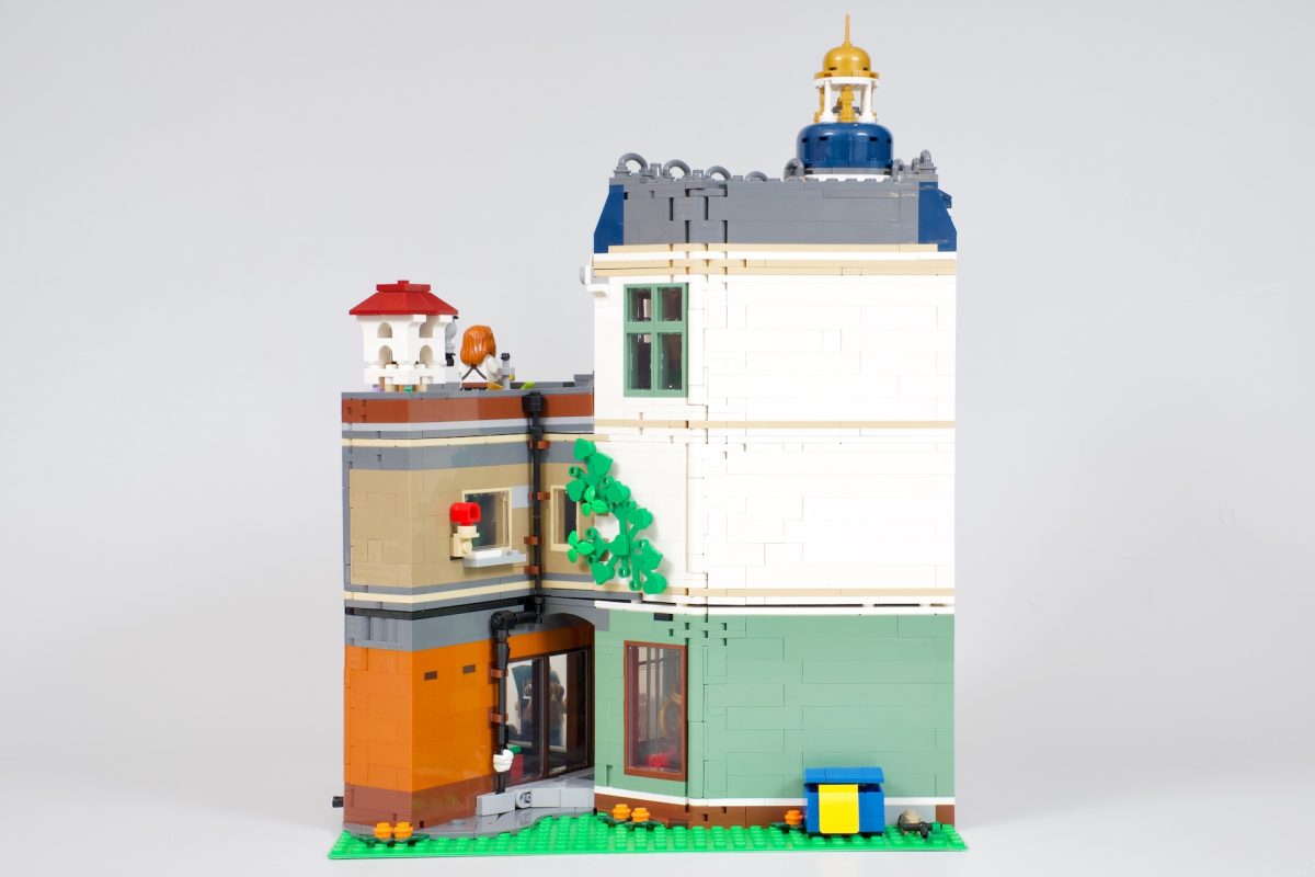 LEGO Icons 11371 Shopping Street review 18 1200x800