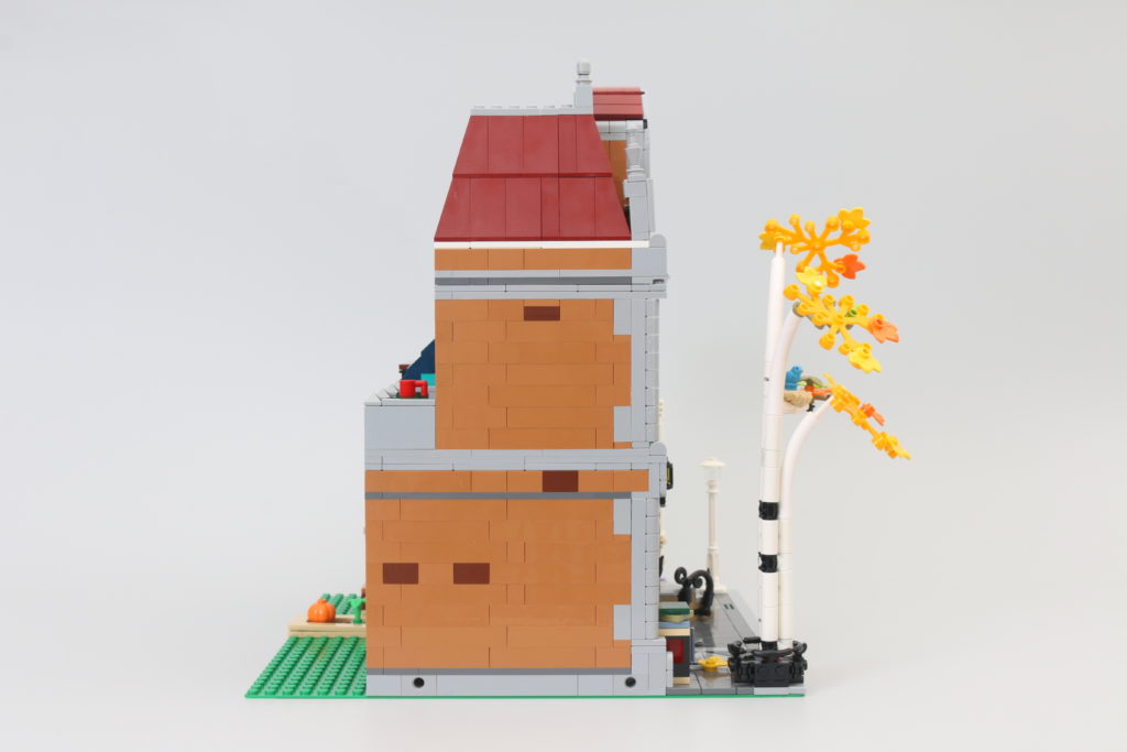 LEGO Creator Expert 10270 Bookshop review 7