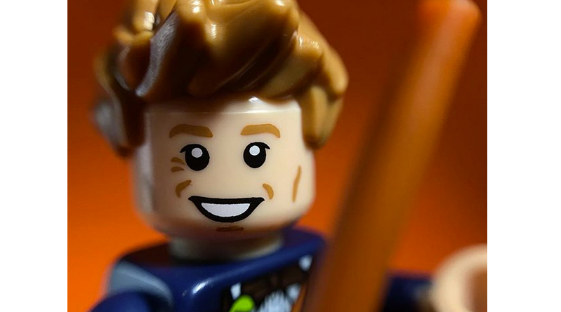 Brick Pic of the Day: Newt Scamander, wizard and author