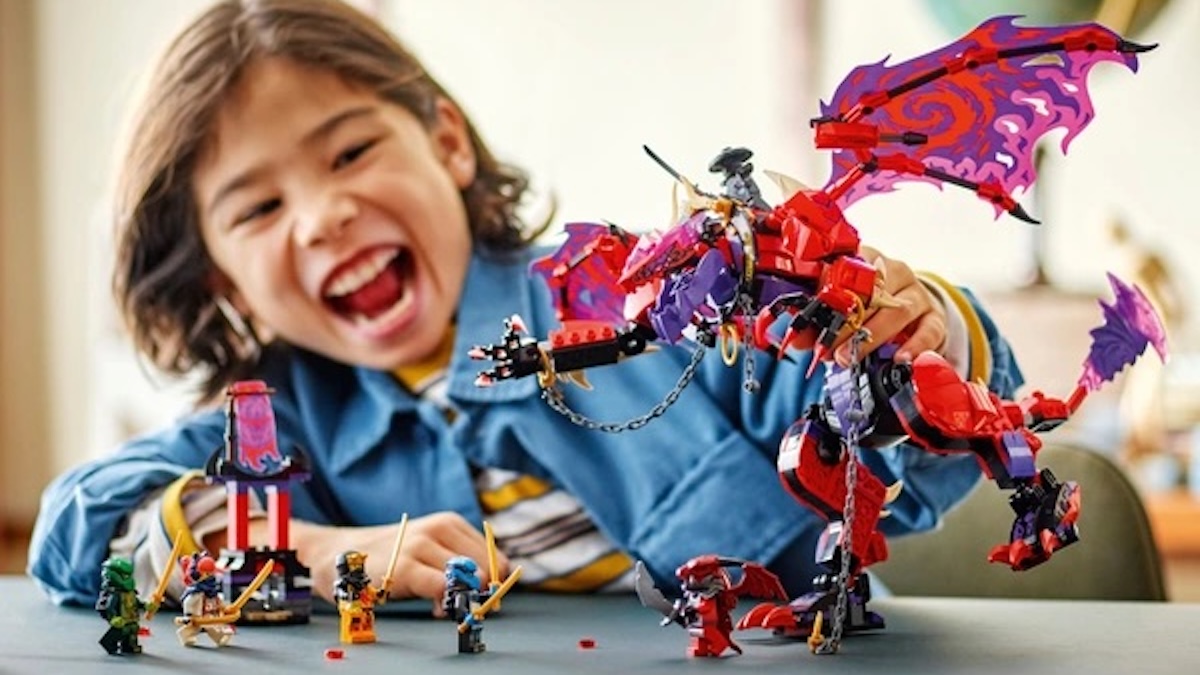Closer look at LEGO NINJAGO Thunderfang reveals he's much bigger than you might think