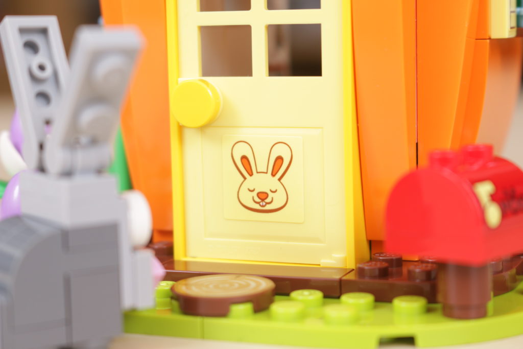 LEGO 40449 Easter Bunnys Carrot House GWP review 8