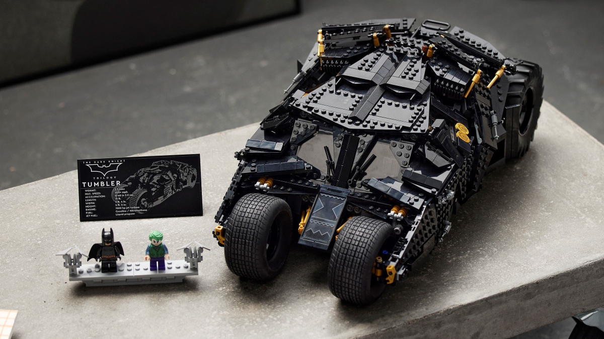 Save £35 on 76240 Batmobile Tumbler as part of Zavvi LEGO Week