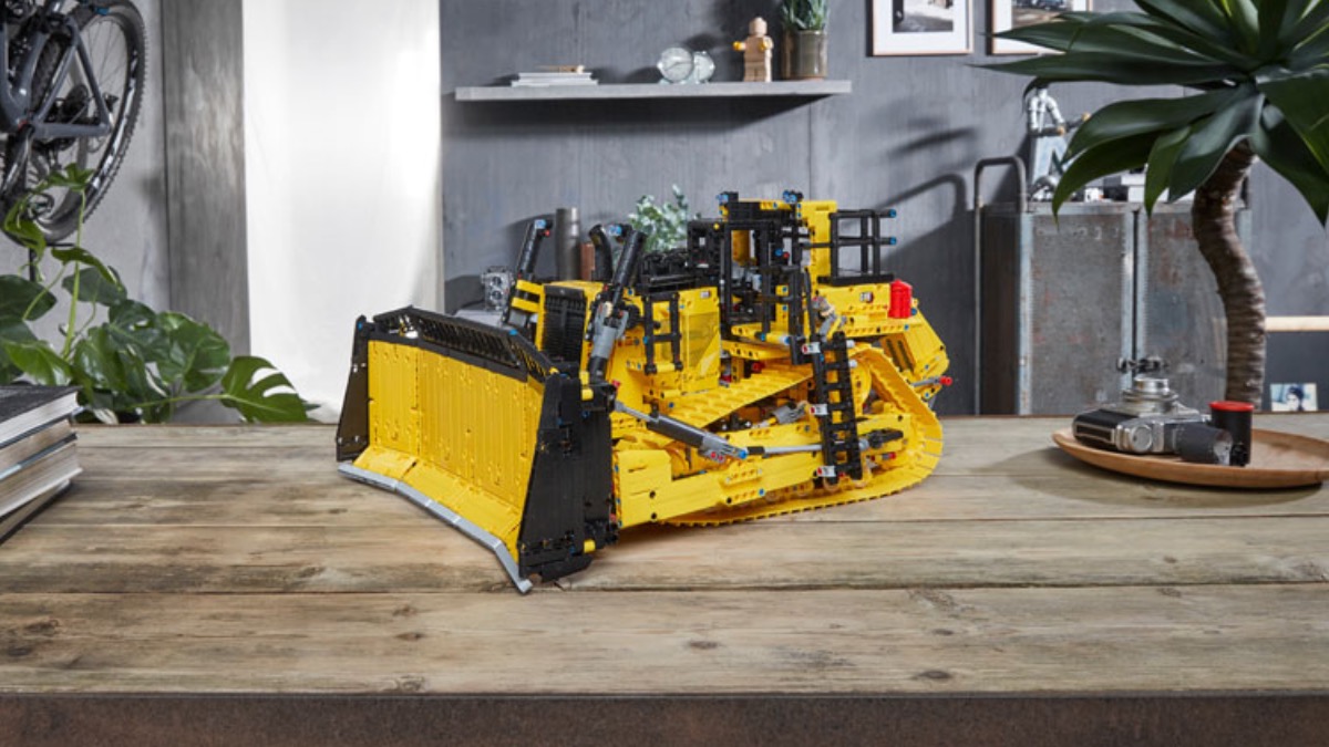 LEGO Technic 42131 CAT D11T Bulldozer officially revealed