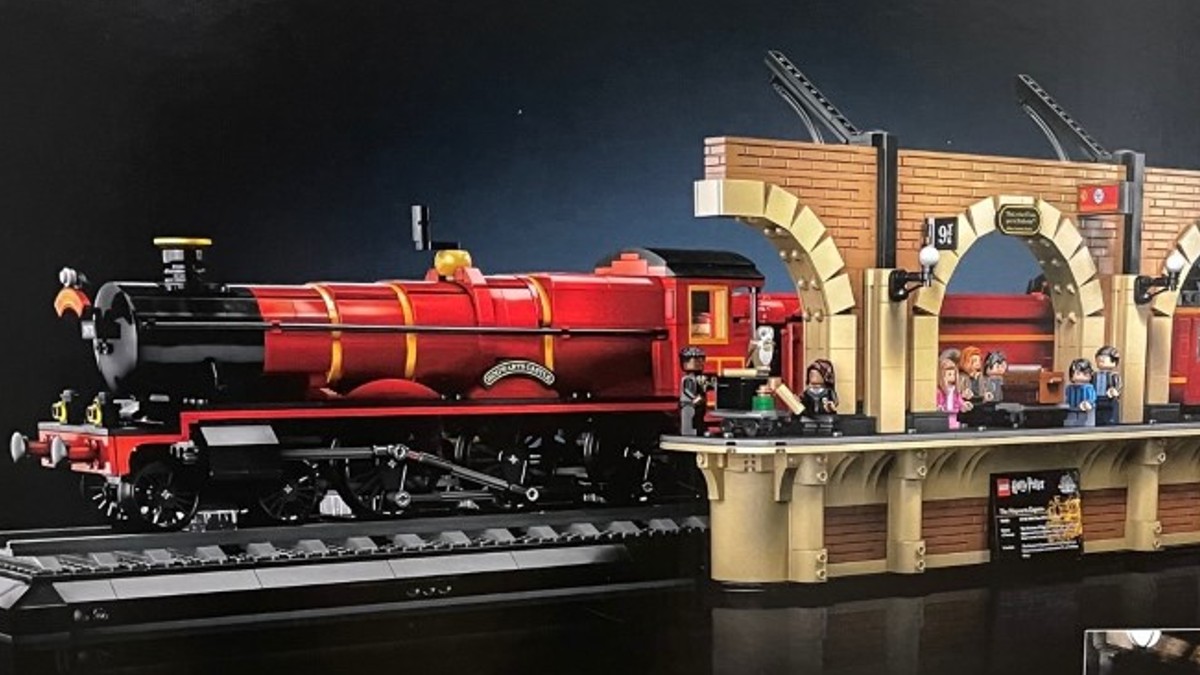 Something is missing in LEGO Harry Potter 76405 Hogwarts Express Collectors’ Edition