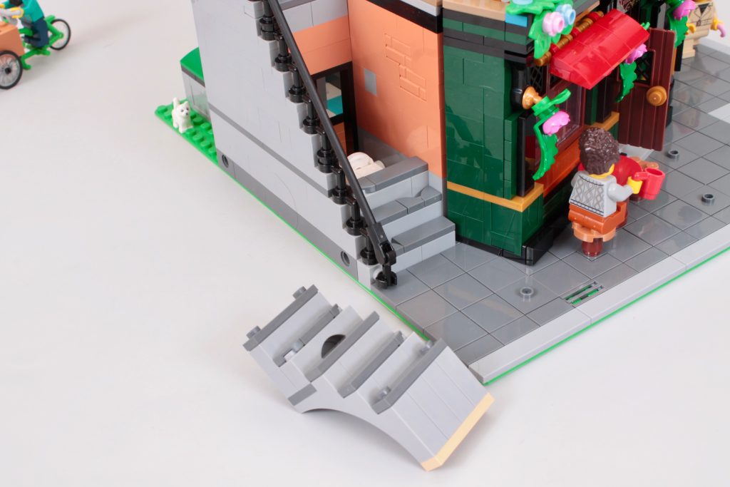 LEGO Icons 10350 Tudor Corner review 28 1024x683