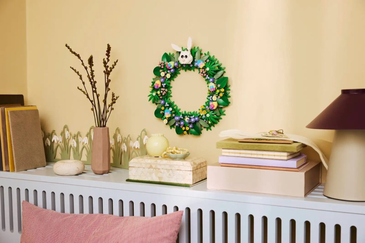 LEGO 40957 Spring Wreath lifestyle 3 1200x801