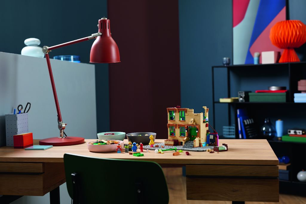 LEGO Ideas 21324 Sesame Street 19