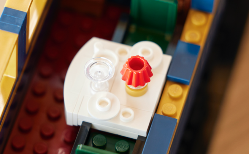 LEGO Ideas 21344 The Orient Express Train cupcake flower lamp
