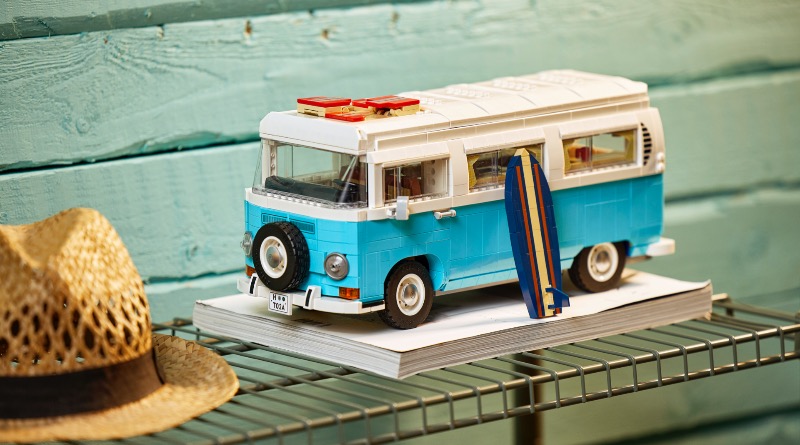 LEGO for Adults 10279 Volkswagen T2 Camper Van featured 1