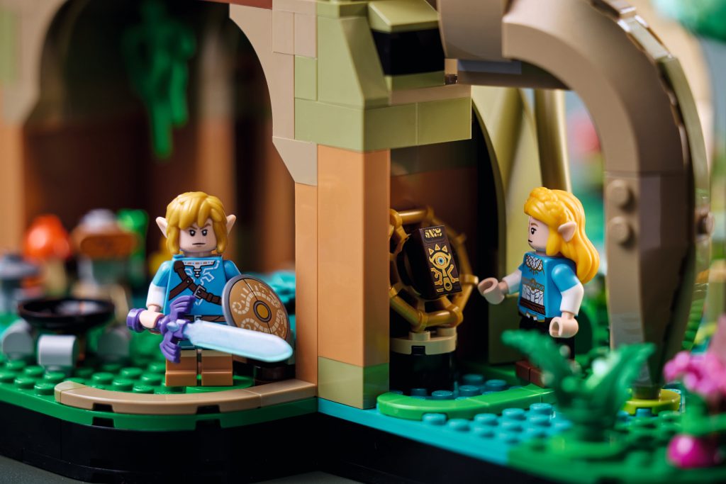 77092 minifigures lifestyle cropped 2 1024x683