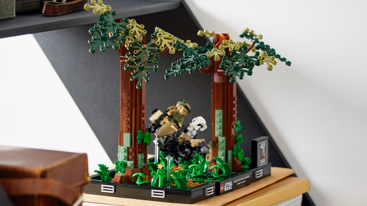 LEGO Star Wars 75353 Endor Speeder Chase Diorama lifestyle featured 2