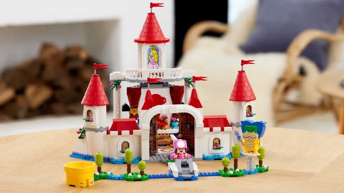 The two LEGO Super Mario Peach’s castles have something in common
