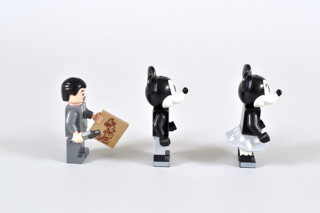 LEGO Disney 43230 Walt Disney Tribute Camera 23 1024x683