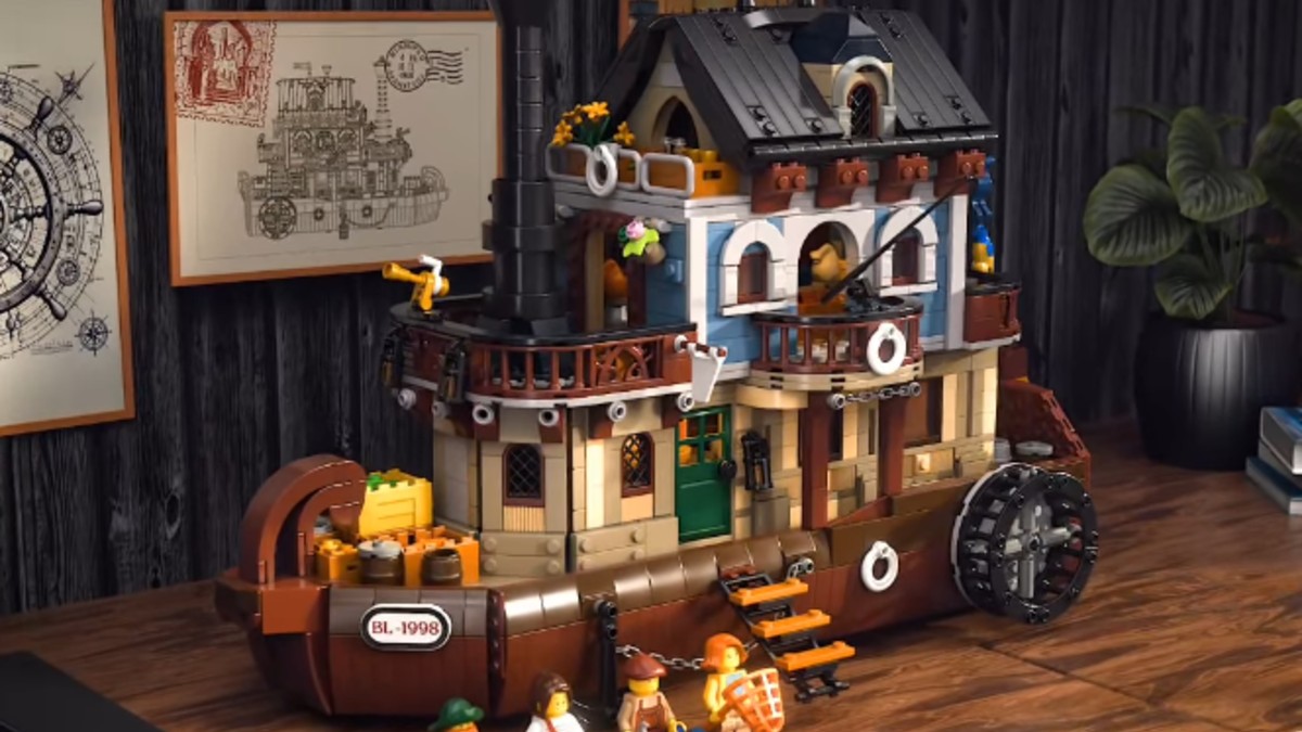Closer look at LEGO BrickLink Designer Program Series 4 boat
