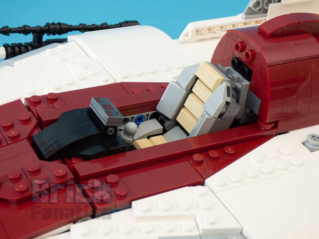 LEGO Star Wars UCS 75275 A wing Starfighter 70