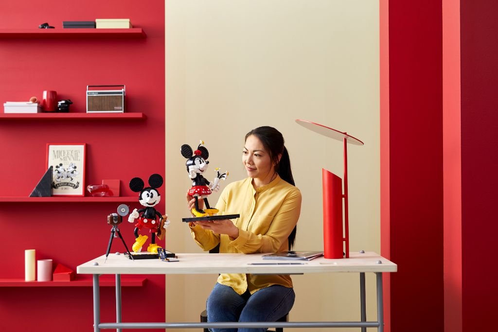 LEGO Disney 43179 Mickey Mouse and Minnie Mouse Buildable Characters 31