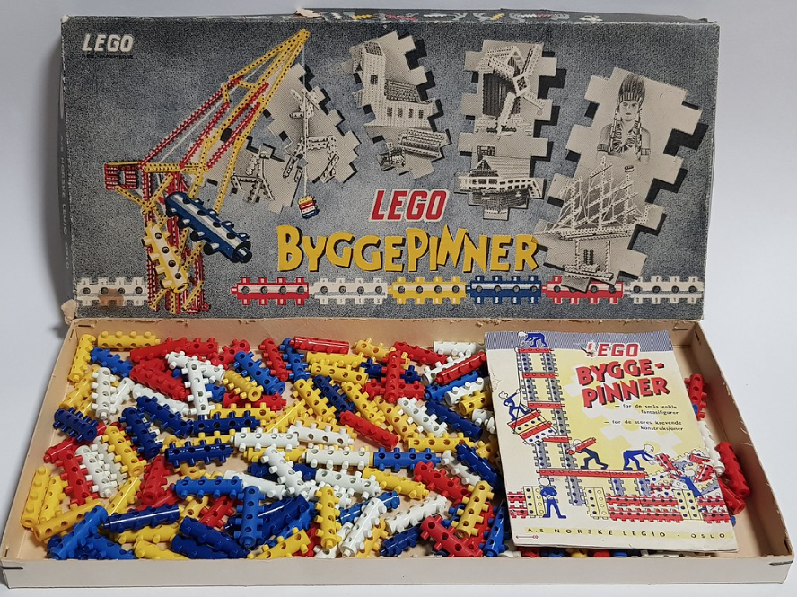 Collector donates super-rare historical set to the LEGO Vault 