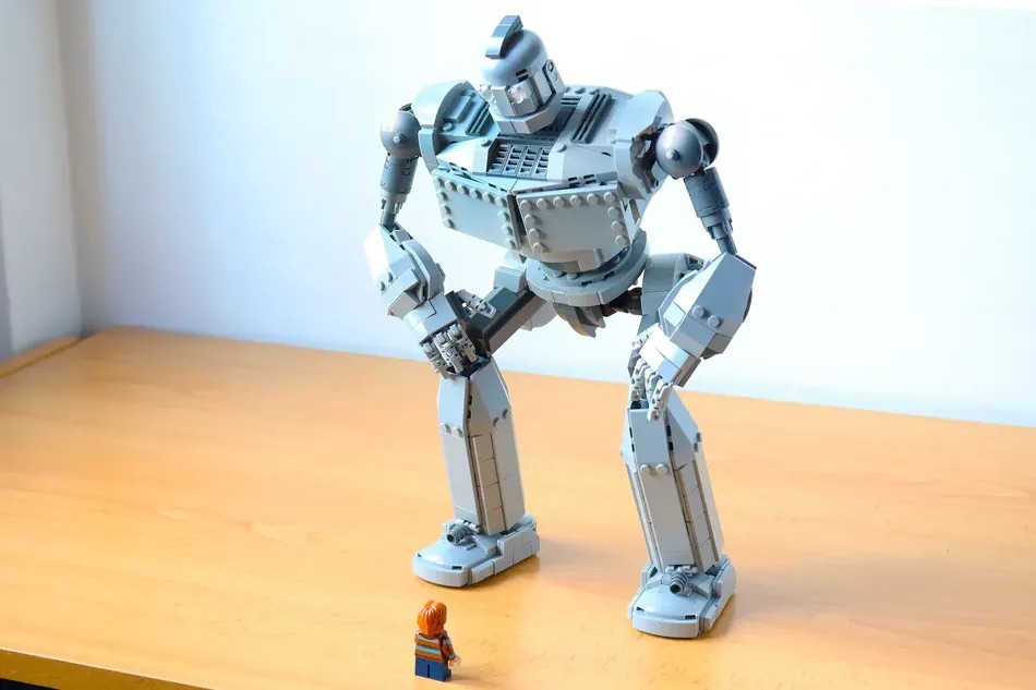 LEGO Ideas The Iron Giant 4