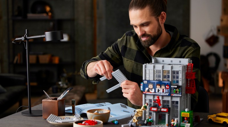 LEGO Marvel 76178 Daily Bugle was almost an entirely different colour