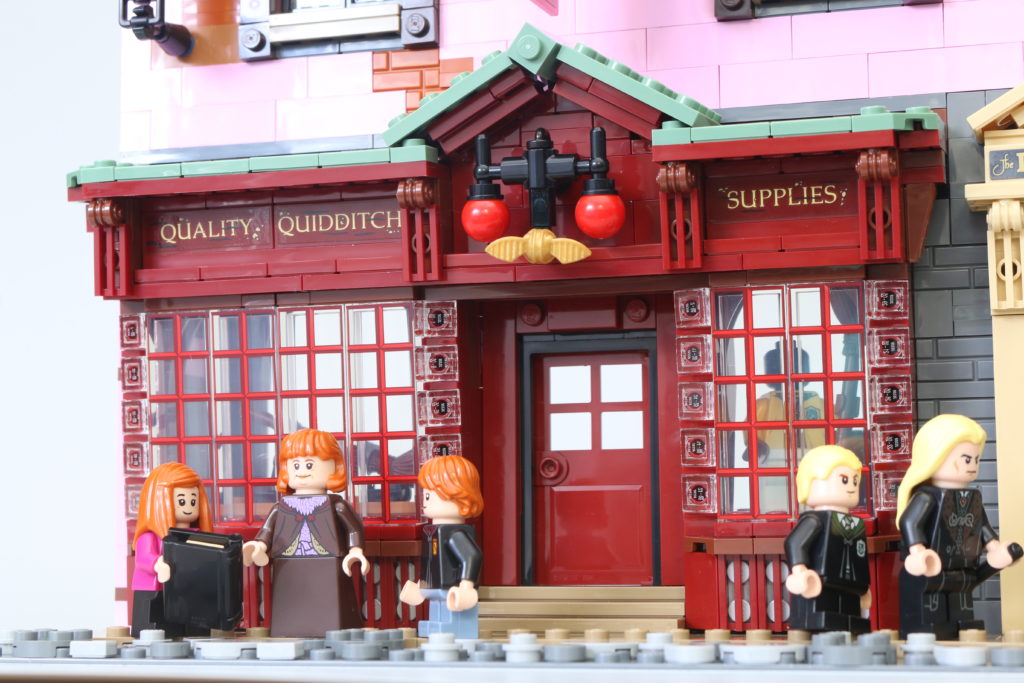 LEGO Harry Potter 75978 Diagon Alley review 58