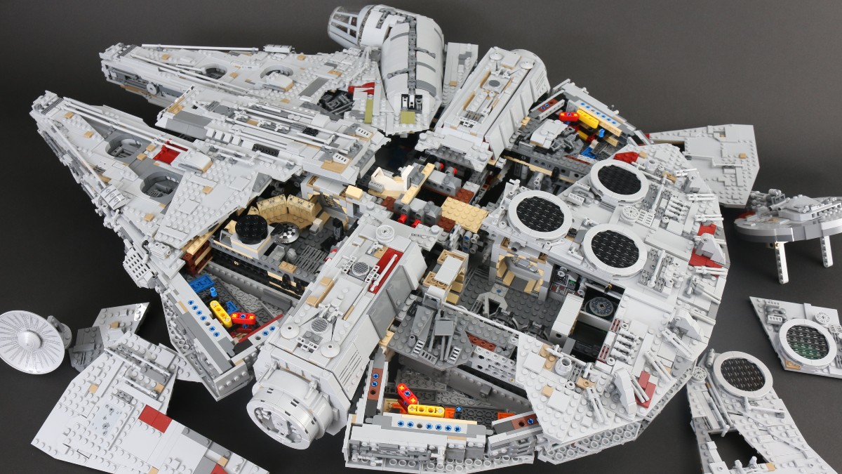 lego star wars 75192 Milllennium Falcon Falcon at five open featured