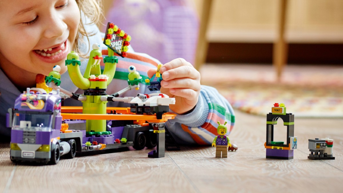 Four Easter eggs we found in the LEGO summer 2022 sets
