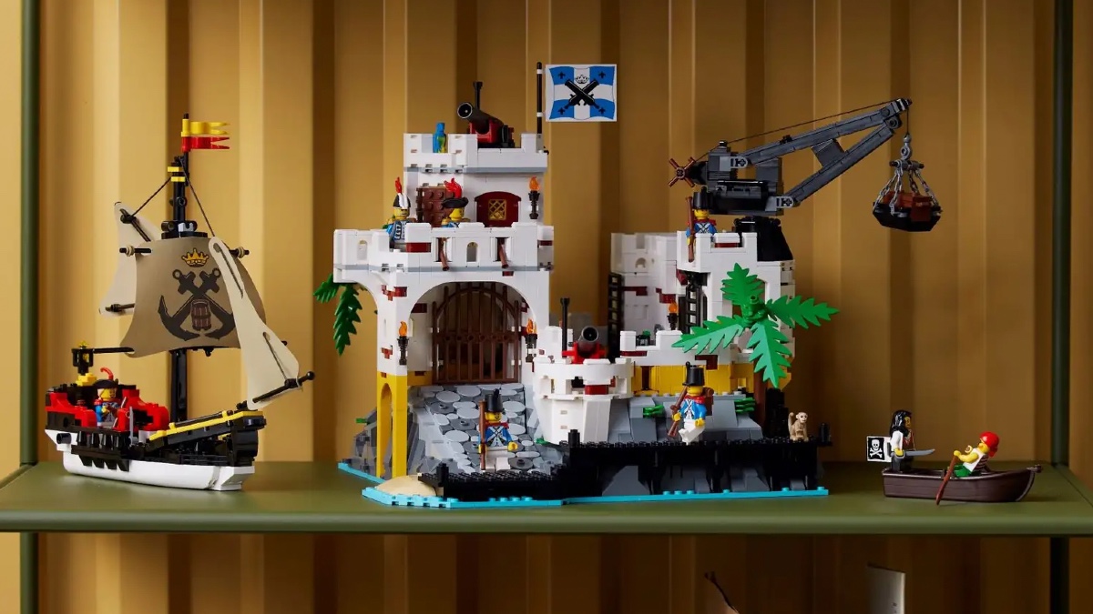 LEGO Icons 10320 Eldorado Fortress lifestyle featured 2
