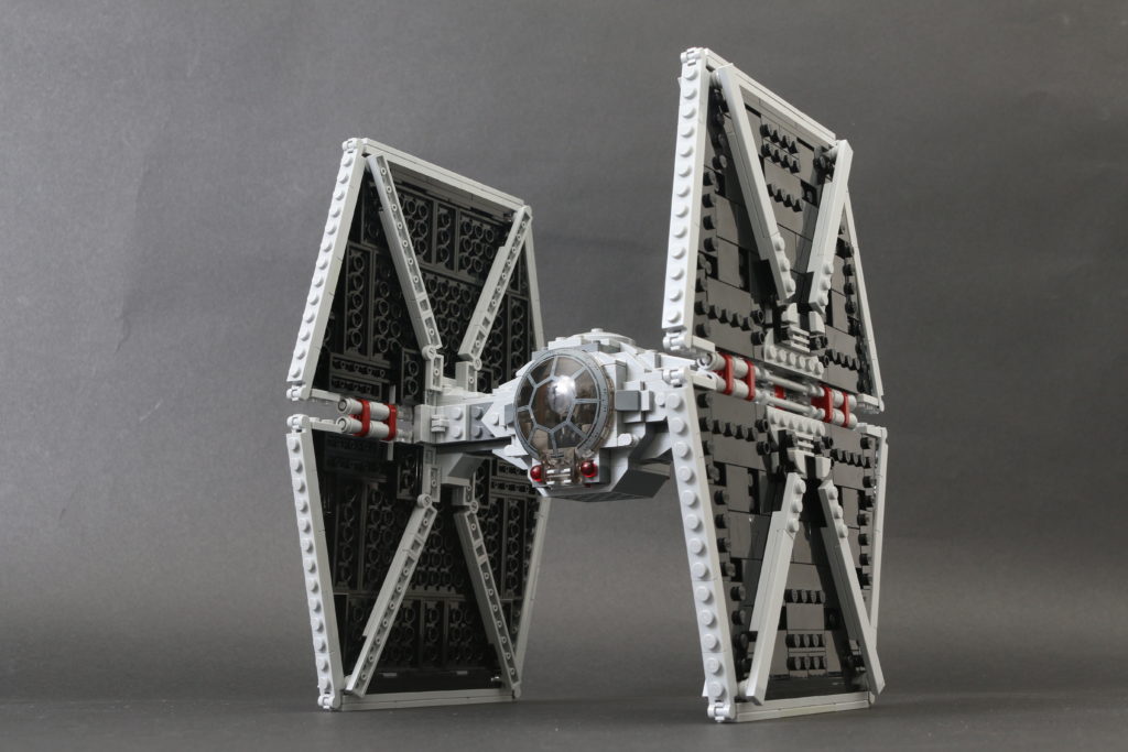 Build a LEGO Mandalorian Outland folding TIE Fighter 53